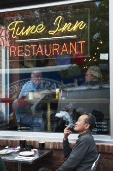 No one's going to give you a hard time for lingering at the Tune Inn and other prime Luppy Hour spots. (Tom Williams/CQ Roll Call File Photo.)